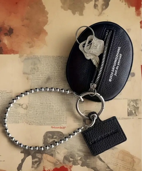 NOLITA LABORATORY（ノリータラボラトリー）の「【 NOLITA / ノリータ 】組み合わせ自由自在 ハート チャーム ブラック フェイクレザー バックル キーチェーン キーホルダー アクセサリー バッグチャーム シボ加工／フェイクレザー／バッグチャーム／ミニポーチ（チャーム・レディース・ブラック/パープル/ピンク・FREE）」の4枚目の写真