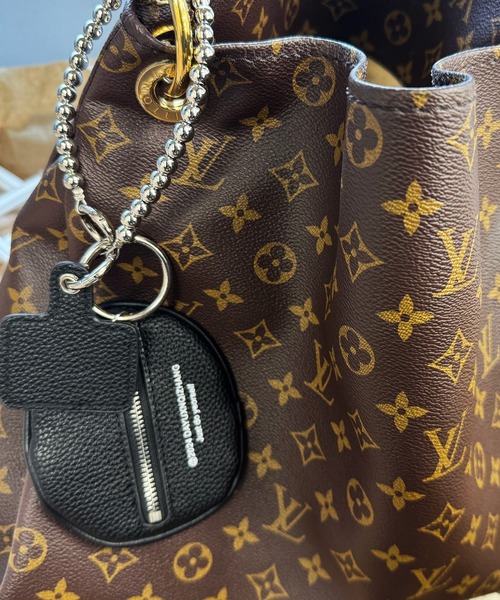 NOLITA LABORATORY（ノリータラボラトリー）の「【 NOLITA / ノリータ 】組み合わせ自由自在 ハート チャーム ブラック フェイクレザー バックル キーチェーン キーホルダー アクセサリー バッグチャーム シボ加工／フェイクレザー／バッグチャーム／ミニポーチ（チャーム・レディース・ブラック/パープル/ピンク・FREE）」の8枚目の写真