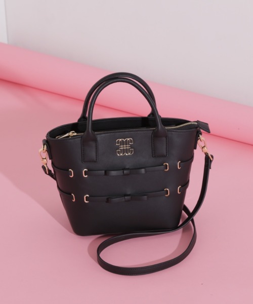 JILL by JILL STUART(ジルバイジルスチュアート)の「◇BowリンクJトートバッグ(ショルダーバッグ・レディース・ブラック/ベージュ・FREE)」の2枚目の写真