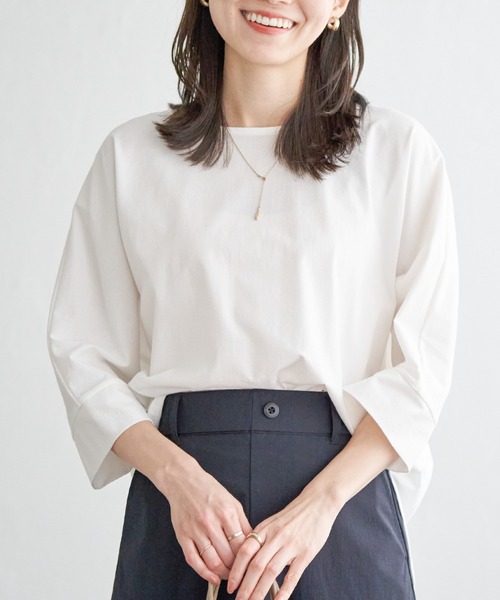 ikka（イッカ）の「【雑誌InRed5月号掲載】梨地ジョーゼットドルマンプルオーバー【親子コーデ】（Tシャツ/カットソー・レディース・オフホワイト/ブラック/ライトグレー/ブルー/オレンジ/オリーブ・L/M/S）」の2枚目の写真