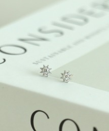 Three Four Time（スリーフォータイム）の「キュービックフラワーK18ポストピアス（ピアス（両耳用））」