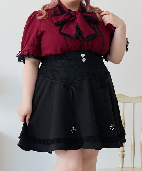 DearMyLoveWhip（ディアマイラブホイップ）の「【大きいサイズ】リボンチャームガータースカート（スカート・レディース・ホワイト/ブラック/ブルー/ボルドー・5L/6L/4L）」の3枚目の写真