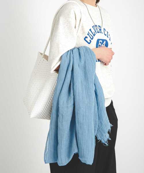 URBAN RESEARCH Sonny Label（アーバンリサーチサニーレーベル）の「イタリア製リネンストール（ストール/ショール・レディース・ベージュ/ネイビー/ブルー・ONE）」の3枚目の写真