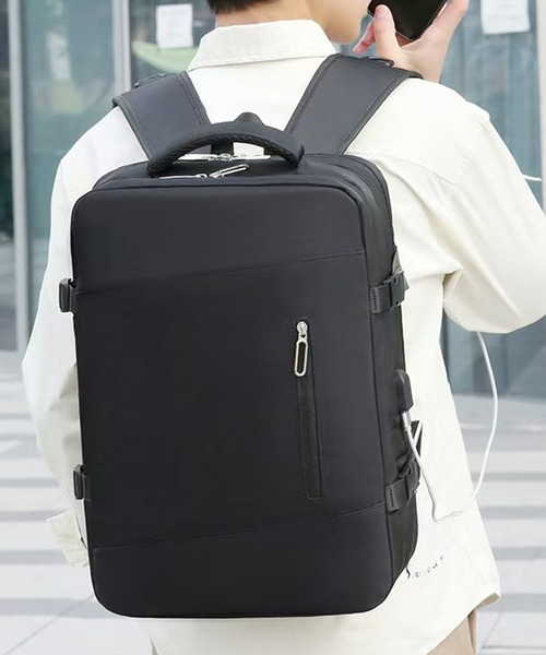 CALIFORNIA OUTFITTERS(カリフォルニア アウトフィッターズ)の「3C21 USB充電ポート付き グライドバックパック(バックパック/リュック・メンズ・ブラック・ONESIZE)」の2枚目の写真