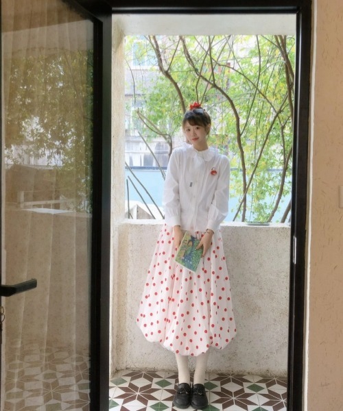 gossip!ロサンゼルス(ゴシップロサンゼルス)の「ヴィンテージ風 レッドドット柄ロングスカート(スカート・レディース・レッド・FREE)」の3枚目の写真