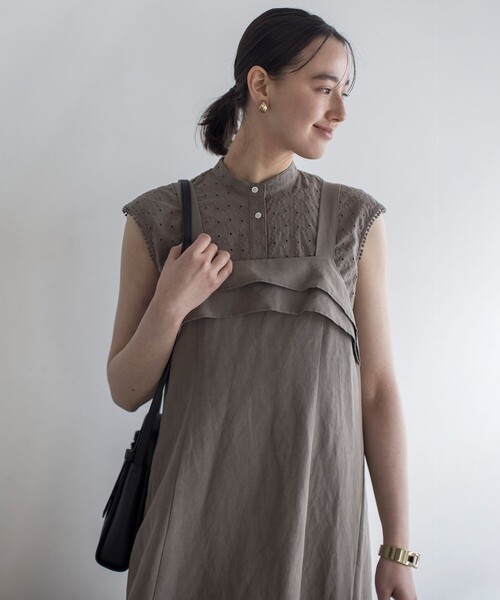 組曲（クミキョク）の「エンブロイダリーレースノースリーブ ブラウス（シャツ/ブラウス・レディース・ブラック系/スモーキーグリーン系/アイボリー系/グレー系9・3/2）」の3枚目の写真