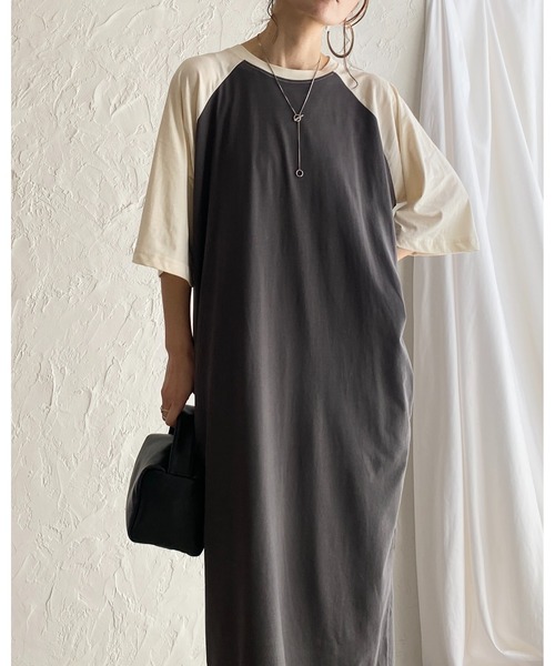 She's Closet（シーズクローゼット）の「ロゴバックプリント半袖ロング丈ラグランTシャツワンピース（ワンピース・レディース・チャコールグレー/アイボリー・FREE）」の15枚目の写真