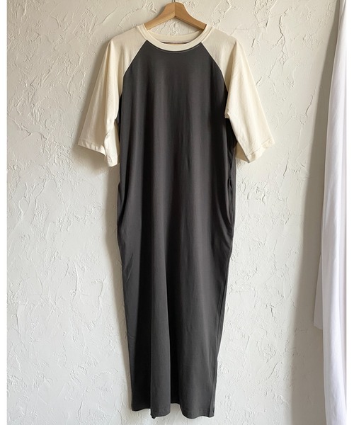 She's Closet（シーズクローゼット）の「ロゴバックプリント半袖ロング丈ラグランTシャツワンピース（ワンピース・レディース・チャコールグレー/アイボリー・FREE）」の3枚目の写真
