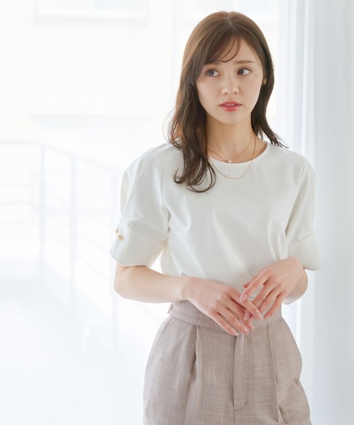 Andemiu(アンデミュウ)の「ソデボタンカットTシャツ451396(Tシャツ/カットソー・レディース・ブラック/チャコールグレー/ライム/オフホワイト/ブルー・FREE)」の2枚目の写真