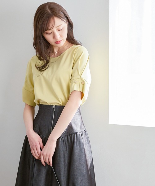 Andemiu(アンデミュウ)の「ソデボタンカットTシャツ451396(Tシャツ/カットソー・レディース・ブラック/チャコールグレー/ライム/オフホワイト/ブルー・FREE)」の4枚目の写真