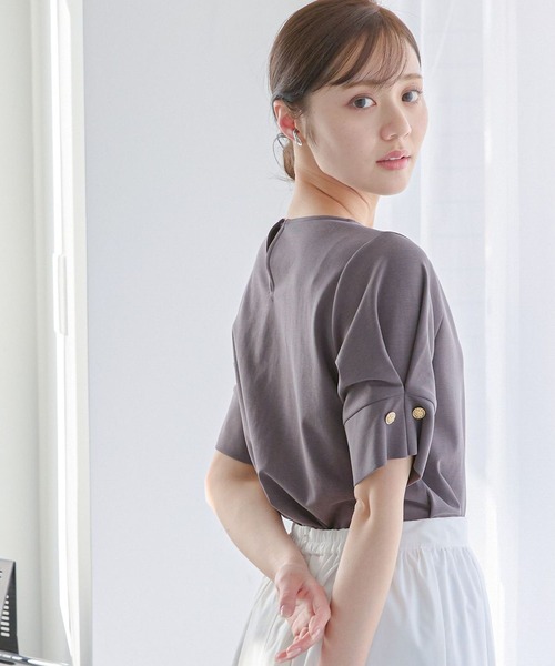 Andemiu(アンデミュウ)の「ソデボタンカットTシャツ451396(Tシャツ/カットソー・レディース・ブラック/チャコールグレー/ライム/オフホワイト/ブルー・FREE)」の1枚目の写真