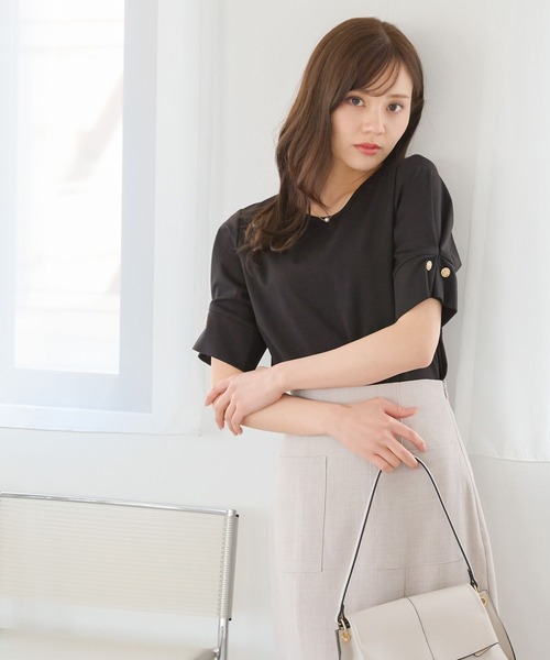 Andemiu(アンデミュウ)の「ソデボタンカットTシャツ451396(Tシャツ/カットソー・レディース・ブラック/チャコールグレー/ライム/オフホワイト/ブルー・FREE)」の3枚目の写真