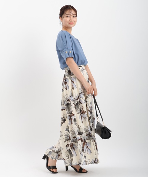 Andemiu(アンデミュウ)の「ソデボタンカットTシャツ451396(Tシャツ/カットソー・レディース・ブラック/チャコールグレー/ライム/オフホワイト/ブルー・FREE)」の6枚目の写真