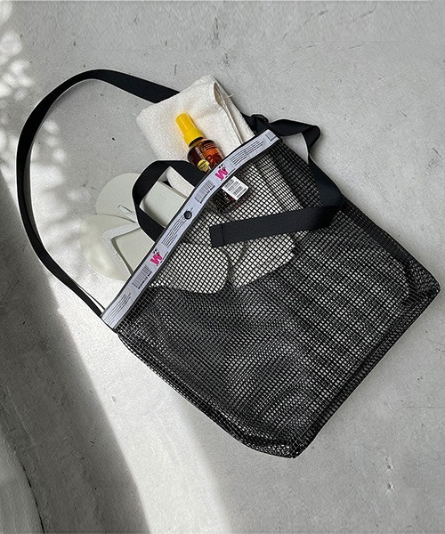 WEEKEND(ER)(ウィークエンダー)の「WEEKEND(ER) ウィークエンダー LARGE MESH TOTE BAG 2WAY メッシュ トート ショルダーバッグ(ショルダーバッグ・メンズ・ホワイト/ブラック・FREE)」の2枚目の写真