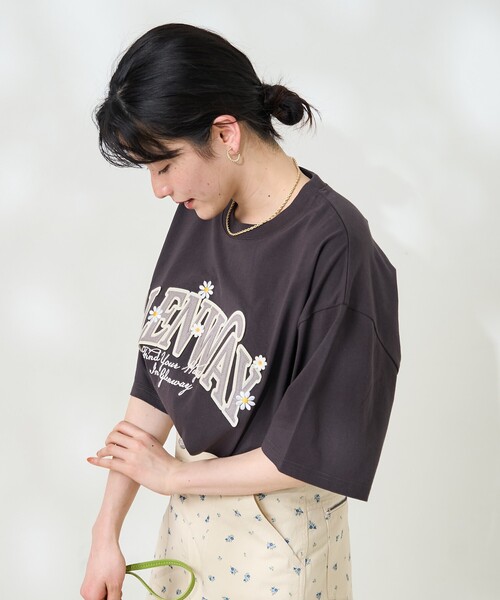 セール】ビッグロゴデイジーTシャツ刺繍ロゴTシャツ/ビッグ
