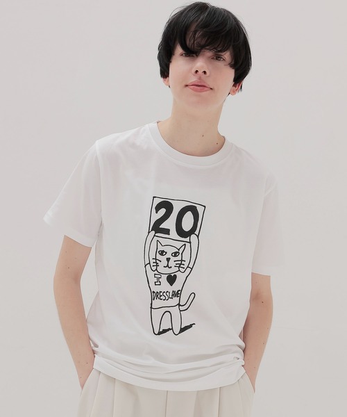 BLACK SCORE(ブラックスコア)の「BLACK SCORE × DRESSLAVE / 20th placard cat Tee(アニバーサリープラカードキャット半袖Tシャツ BSMCC UNISEX T SHIRT)(Tシャツ/カットソー・レディース・ホワイト/ブラック・36)」の1枚目の写真