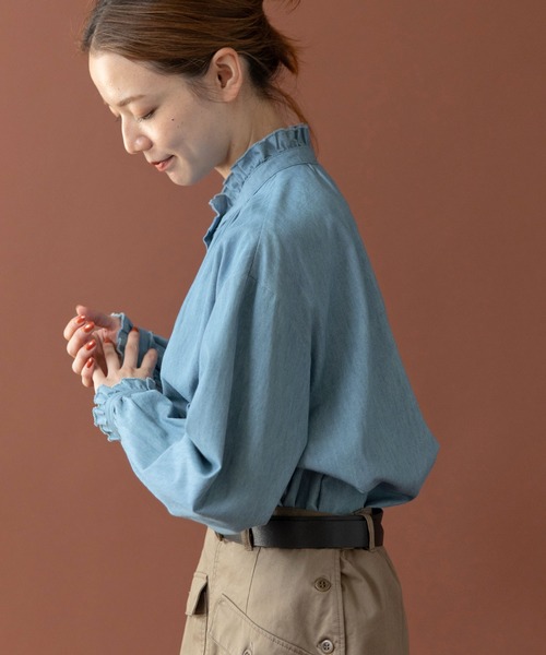PAR ICI（パーリッシィ）の「ライトオンスデニム スタンドフリルブラウス（シャツ/ブラウス・レディース・サックスブルー/ネイビー・FREE）」の6枚目の写真
