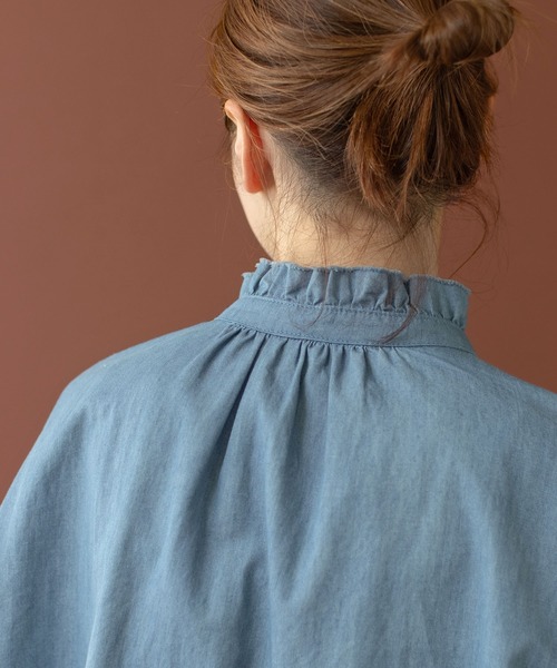 PAR ICI（パーリッシィ）の「ライトオンスデニム スタンドフリルブラウス（シャツ/ブラウス・レディース・サックスブルー/ネイビー・FREE）」の9枚目の写真