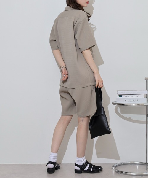 MMMM(エムエムエムエム)の「MMMM ウーブンワッフルセットアップ/開襟シャツ/ショートパンツ(セットアップ・メンズ・グレイッシュベージュ/ホワイト/ブラック・L/XL/M)」の18枚目の写真