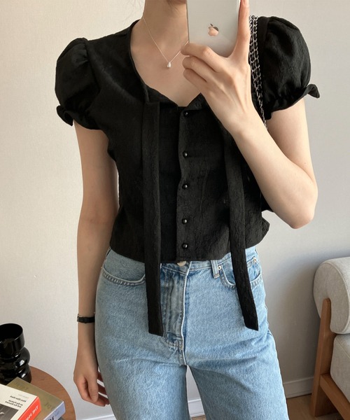 Lace Ladies(レースレディース)の「ボウタイ リボン パフスリーブ ショート ブラウス(シャツ/ブラウス・レディース・アイボリー/ブラック・FREE)」の2枚目の写真