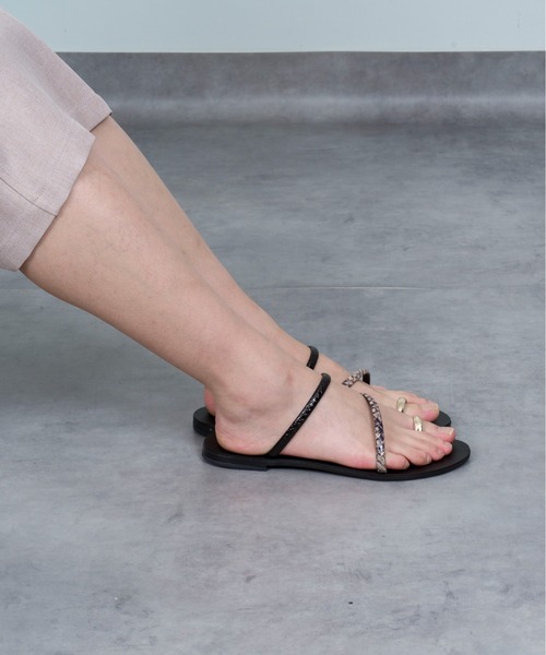 NICOLAS LAINAS（ニコラスライナス）の「【NICOLAS LAINAS】フラット　ライントングサンダル（サンダル・レディース・ブラック×ゴールド・37/38/36）」の8枚目の写真