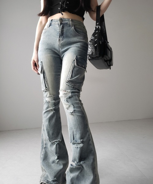 me+em select(ミームセレクト)の「【 2color / 4size 】カーゴデザインヴィンテージライクダメージストレッチフレアデニム / cargo design vintage-like damage stretch flare denim(デニムパンツ・レディース・ブラック/ブルー・SMALL/MEDIUM/LARGE/X-LARGE)」の7枚目の写真