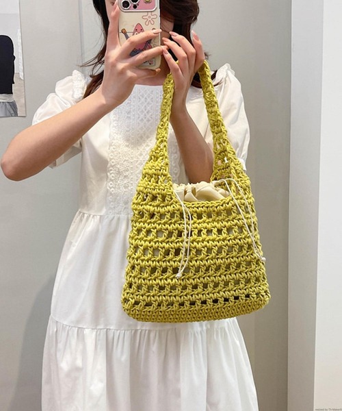 TONE SELECT GOODS(トーンセレクトグッズ)の「Liaa/巾着付き 編みバッグ A18647(ハンドバッグ・レディース・ブラック/イエロー/ホワイト/ブラウン・FREE)」の4枚目の写真