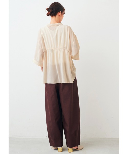 IEDIT（イディット）の「ＩＥＤＩＴ　接触冷感素材で快適　ギャザーハーフスリーブシャツ（シャツ/ブラウス・レディース・アイボリー/ブラック・3L/L/M/LL/S/4L）」の8枚目の写真