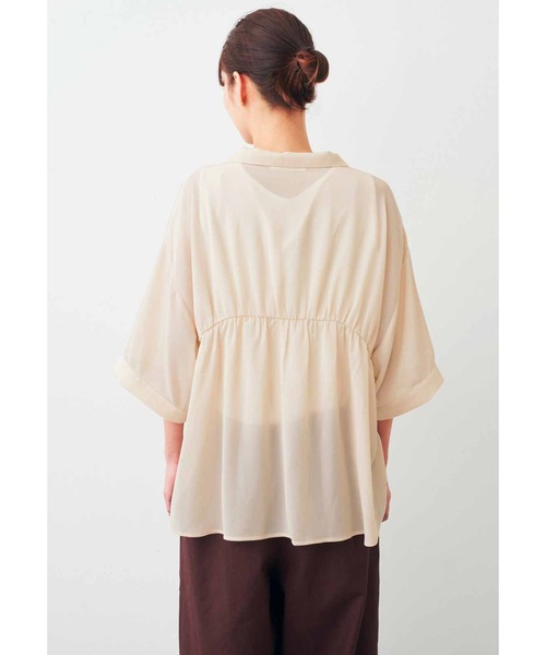 IEDIT（イディット）の「ＩＥＤＩＴ　接触冷感素材で快適　ギャザーハーフスリーブシャツ（シャツ/ブラウス・レディース・アイボリー/ブラック・3L/L/M/LL/S/4L）」の5枚目の写真