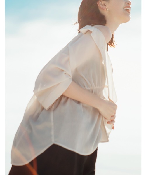 IEDIT（イディット）の「ＩＥＤＩＴ　接触冷感素材で快適　ギャザーハーフスリーブシャツ（シャツ/ブラウス・レディース・アイボリー/ブラック・3L/L/M/LL/S/4L）」の14枚目の写真