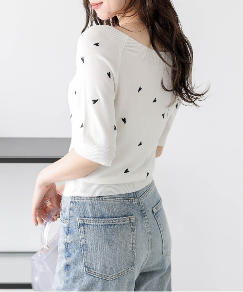 AMELY(エミリー)の「2WAYハート刺繍サマーニットトップス(Tシャツ/カットソー・レディース・グレー/ブラック/ホワイト・フリー)」の8枚目の写真