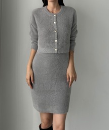 Louere(ルエレ)のニュアンスボタンクルーネックニットカーディガン+ミニスカートset(裏地なし)(セットアップ)