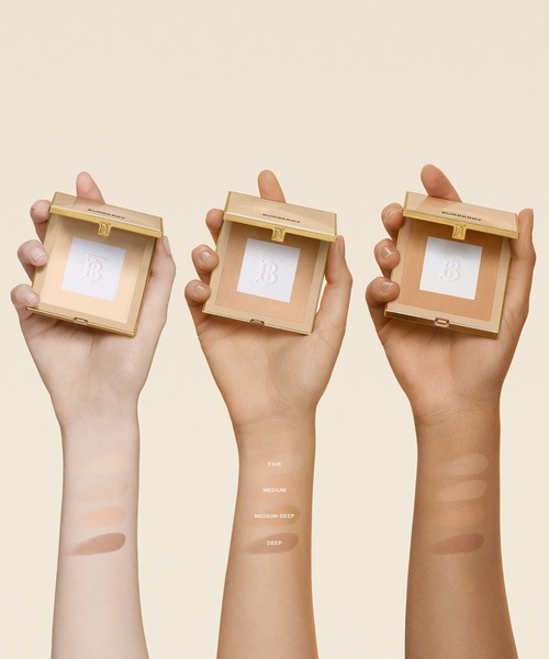 バーバリー ビヨンド ウェア セッティング ＆ リファイニング パウダー