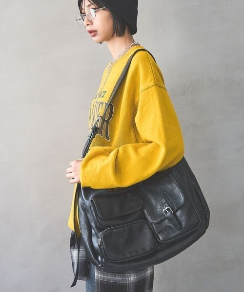 PAGEBOY（ページボーイ）の「ポケットショルダーバッグ（ショルダーバッグ・レディース・ブラック/グリーン系その他/グレー・FREE）」の2枚目の写真