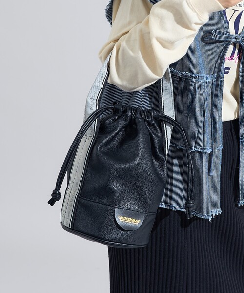 FREAK'S STORE（フリークスストア）の「THEATRE PRODUCTS × FREAK'S STORE/シアタープロダクツ 別注 レザレット ジャガードテープ 巾着バッグ　限定展開（ハンドバッグ・レディース・ブラック/ブラウン・ONE SIZE）」の7枚目の写真