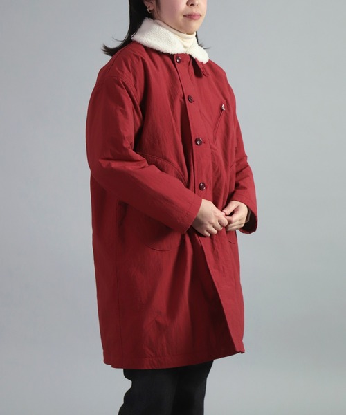 OMNIGOD（オムニゴッド）の「[OMNIGOD womens / オムニゴッド] ナイロンリップ デッキコート（ダウンジャケット/コート・レディース・レッド/オリーブ・FREE）」の3枚目の写真