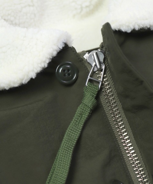 OMNIGOD（オムニゴッド）の「[OMNIGOD womens / オムニゴッド] ナイロンリップ デッキコート（ダウンジャケット/コート・レディース・レッド/オリーブ・FREE）」の14枚目の写真