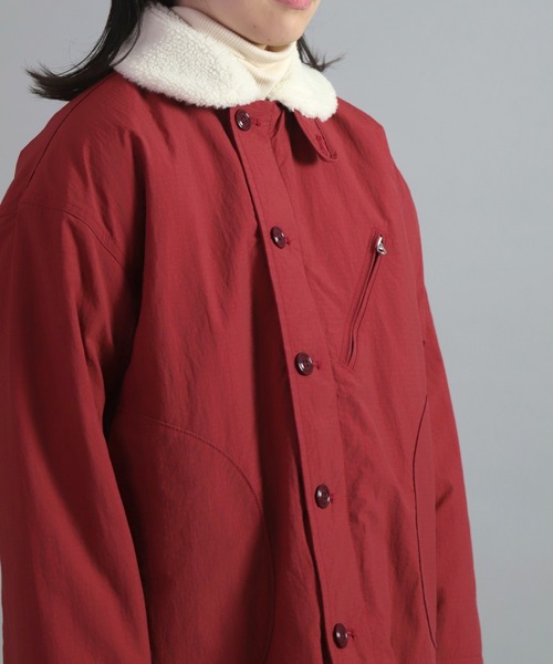 OMNIGOD（オムニゴッド）の「[OMNIGOD womens / オムニゴッド] ナイロンリップ デッキコート（ダウンジャケット/コート・レディース・レッド/オリーブ・FREE）」の18枚目の写真