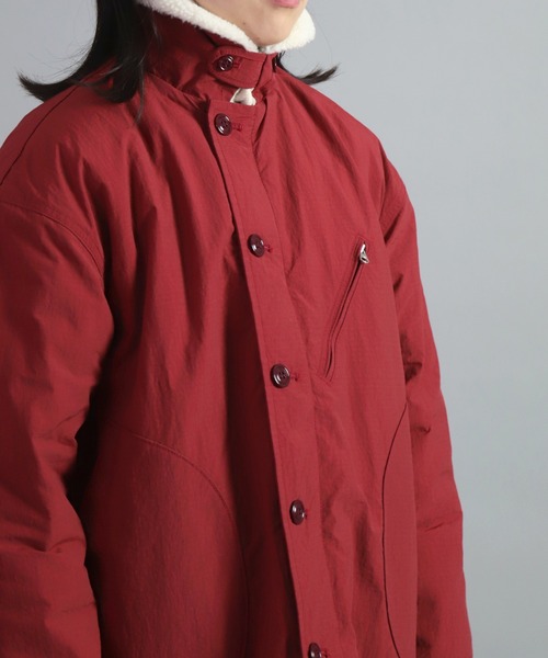OMNIGOD（オムニゴッド）の「[OMNIGOD womens / オムニゴッド] ナイロンリップ デッキコート（ダウンジャケット/コート・レディース・レッド/オリーブ・FREE）」の19枚目の写真