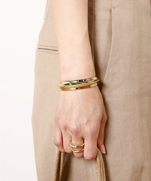 AP STUDIO(エーピーストゥディオ)の「【ARIANA BOUSSARD REIFEL】Laran Cuff(ブレスレット・レディース・ゴールド・FREE)」の2枚目の写真
