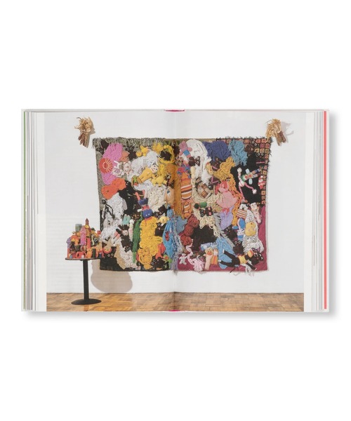VILLA BOOKS（ヴィラ ブックス）の「GHOST AND SPIRIT by Mike Kelley [SOFTCOVER]（本・メンズ・その他・FREE）」の9枚目の写真