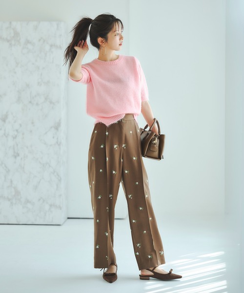 N.（N. Natural Beauty Basic）（エヌエヌナチュラルビューティーベーシック）の「【PS/低身長サイズ】エンブロイダリーフラワーパンツ（その他パンツ・レディース・ブラック/ブラウン・MEDIUM/PS）」の2枚目の写真