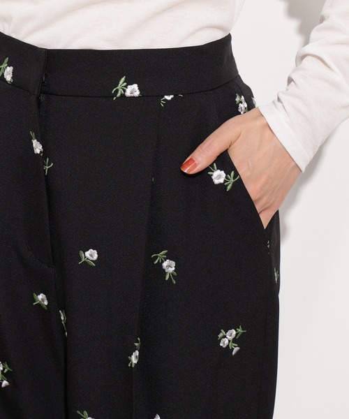 N.（N. Natural Beauty Basic）（エヌエヌナチュラルビューティーベーシック）の「【PS/低身長サイズ】エンブロイダリーフラワーパンツ（その他パンツ・レディース・ブラック/ブラウン・MEDIUM/PS）」の9枚目の写真