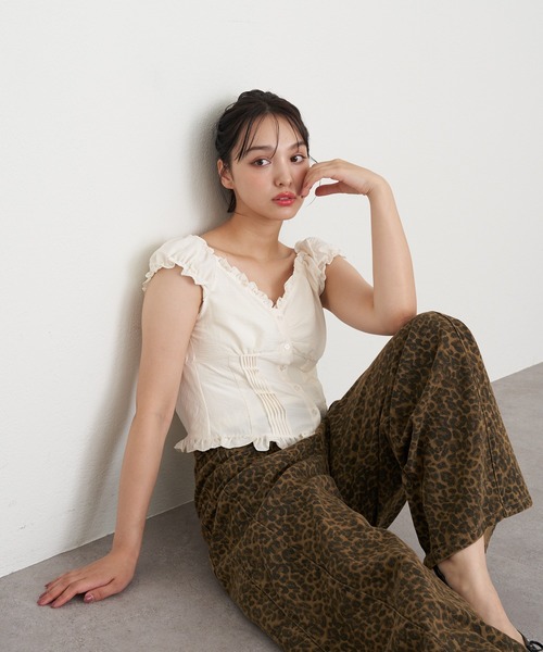 RAY CASSIN(レイカズン)の「コンパクトヘンリーブラウス(シャツ/ブラウス・レディース・ブラック系その他2/アイボリー/チャコールグレー/ブラウン系その他2・FREE)」の19枚目の写真