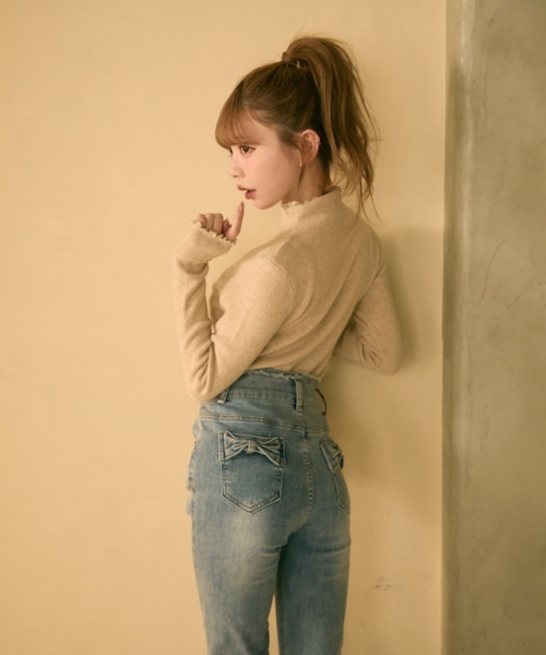 TITTY&CO.(ティティーアンドコー)の「バックリボンフレアデニム(デニムパンツ・レディース・ブルー・SMALL/MEDIUM)」の2枚目の写真