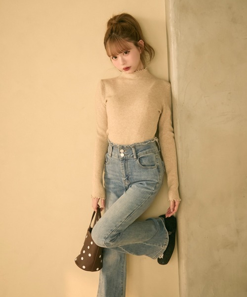 TITTY&CO.(ティティーアンドコー)の「バックリボンフレアデニム(デニムパンツ・レディース・ブルー・SMALL/MEDIUM)」の4枚目の写真