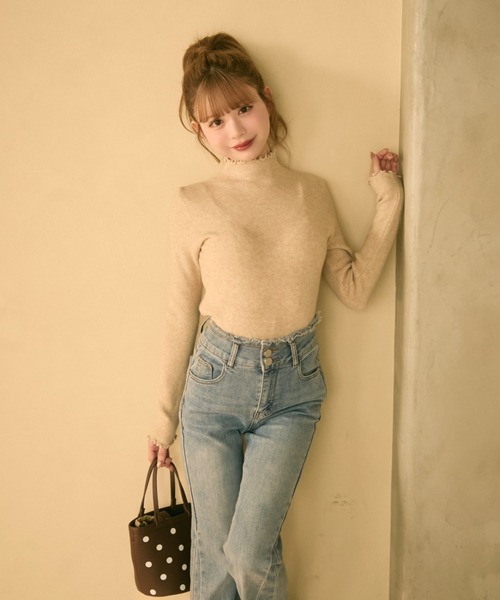 TITTY&CO.(ティティーアンドコー)の「バックリボンフレアデニム(デニムパンツ・レディース・ブルー・SMALL/MEDIUM)」の6枚目の写真