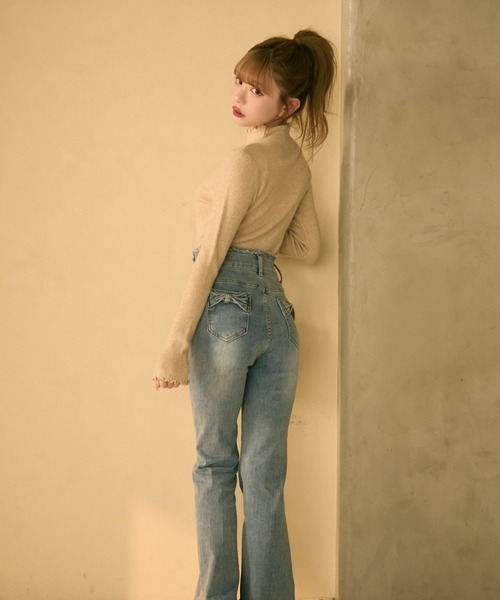 TITTY&CO.(ティティーアンドコー)の「バックリボンフレアデニム(デニムパンツ・レディース・ブルー・SMALL/MEDIUM)」の8枚目の写真