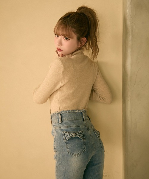 TITTY&CO.(ティティーアンドコー)の「バックリボンフレアデニム(デニムパンツ・レディース・ブルー・SMALL/MEDIUM)」の3枚目の写真