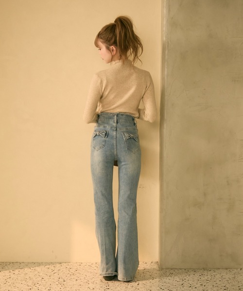 TITTY&CO.(ティティーアンドコー)の「バックリボンフレアデニム(デニムパンツ・レディース・ブルー・SMALL/MEDIUM)」の11枚目の写真